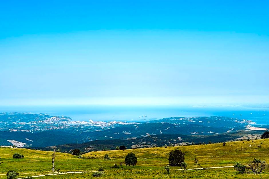 Tumova koča na Slavniku