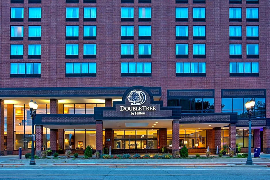 DoubleTree by Hilton Lansing