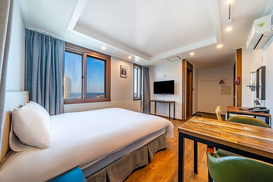 Check Inn Hotel