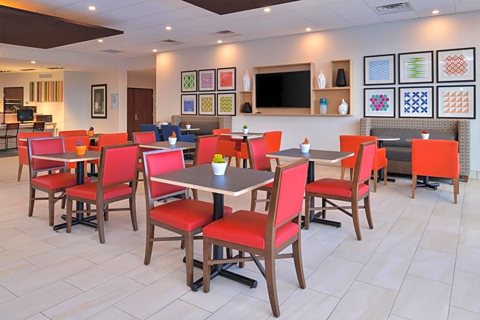 Holiday Inn Express & Suites West Melbourne By IHG