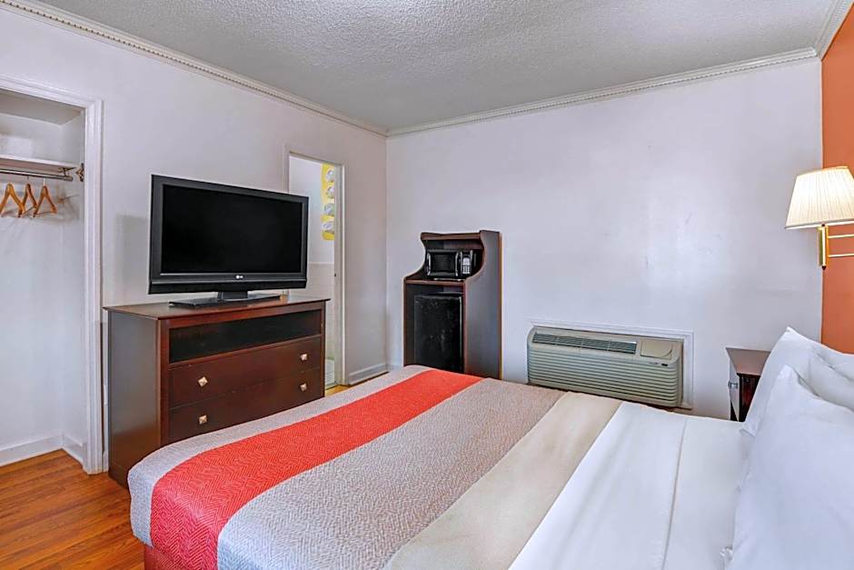 Motel 6-Americus, GA