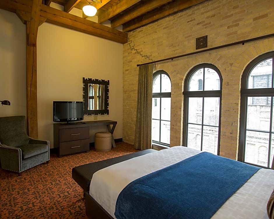Brewhouse Inn And Suites