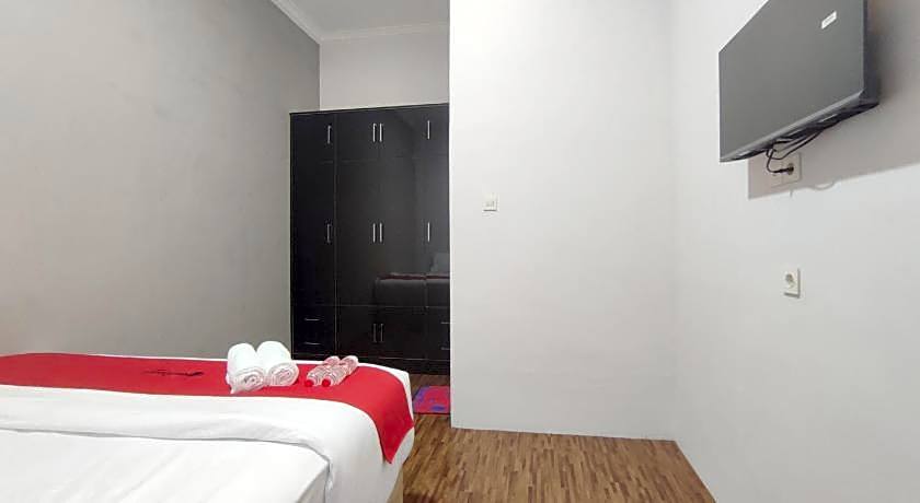 RedDoorz near Graha Saba Buana 2