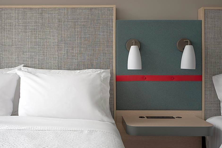 avid hotel Oak Creek By IHG