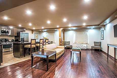 1 King Bed 2 Double Beds Suite Nonsmoking