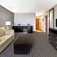 La Quinta Inn & Suites by Wyndham Detroit Metro Airport