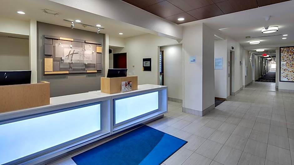 Holiday Inn Express & Suites Detroit - Farmington Hills By IHG