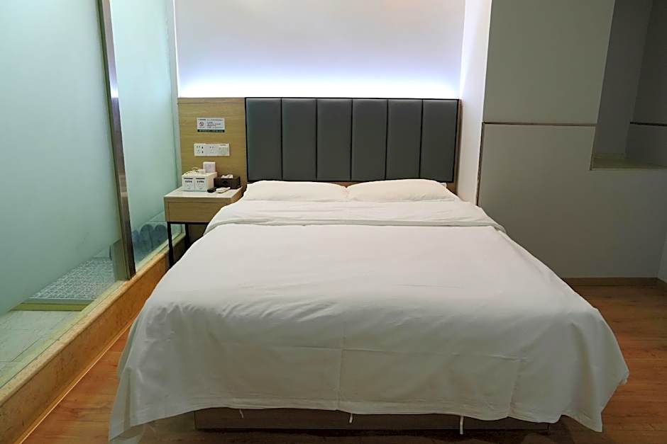GreenTree Inn JiangSu ZhenJiang DingMao Industrial Park WoDe Square Express Hotel