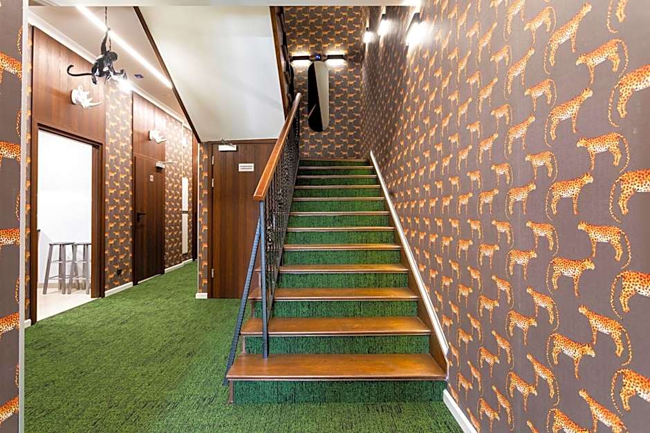 Forrest Apartments & Hostel