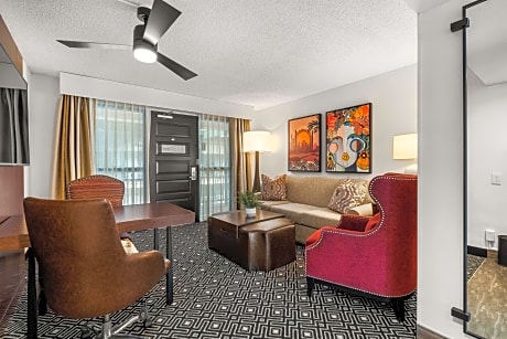 1 Queen 1Bedroom Suite Mobility Access W/ Tub