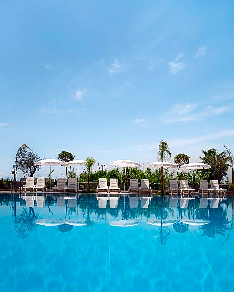 Laristone Suite Spa Hotel