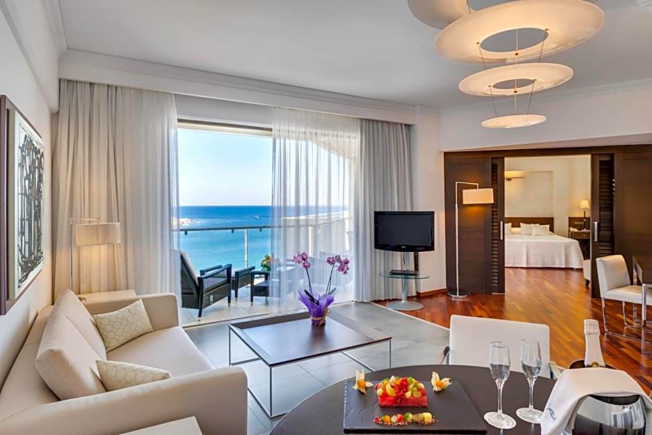 Photo 1 of 5 of Club Suite, Sea View