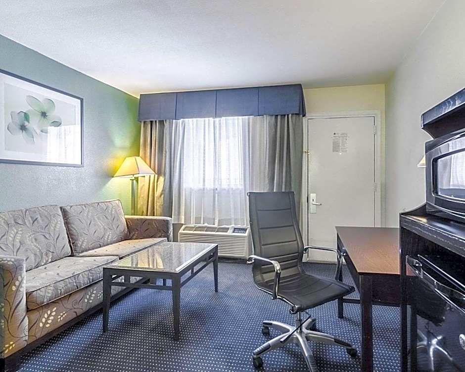 Rodeway Inn & Suites Williamsburg Central