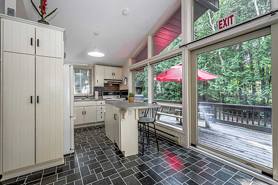 Evergreen Escape - Tobermory Chalet and Sauna