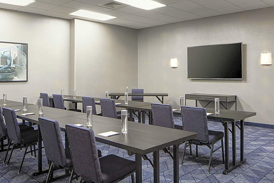 Courtyard by Marriott Chicago Downtown/River North
