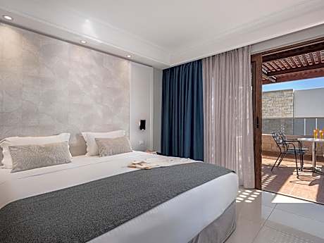 Family Suite with Garden View and Sharing Pool