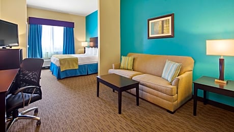 Accessible - Suite King Bed, Mobility Accessible, Communication Assistance, Bathtub, Sofabed, Non-Sm