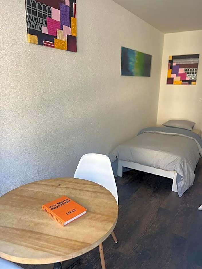 Basel-Stadt Gundeldingen Zimmer 402, WC in the hallway, outside the room