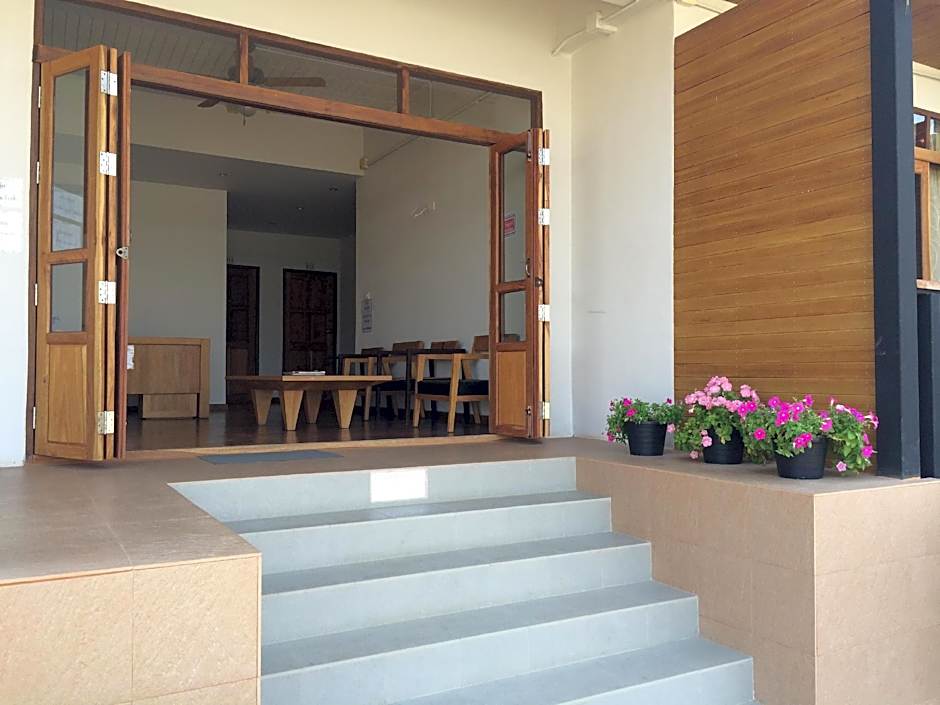 Norn Nab Dao Rimkhong Hotel