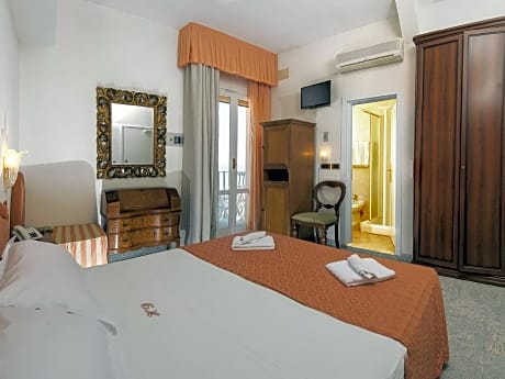 Double or Twin Room with Side Sea View