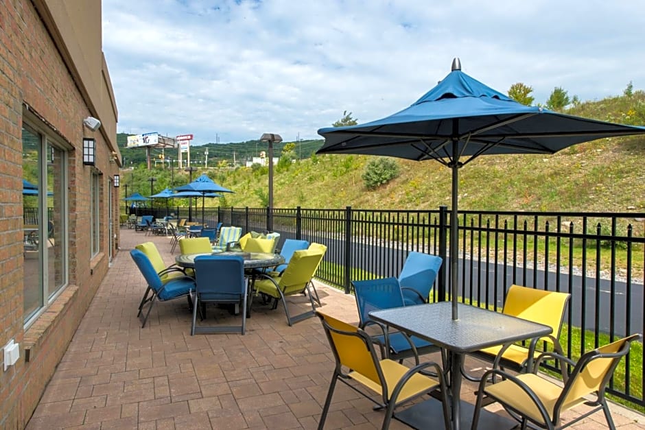 Holiday Inn Express and Suites Dickson City By IHG