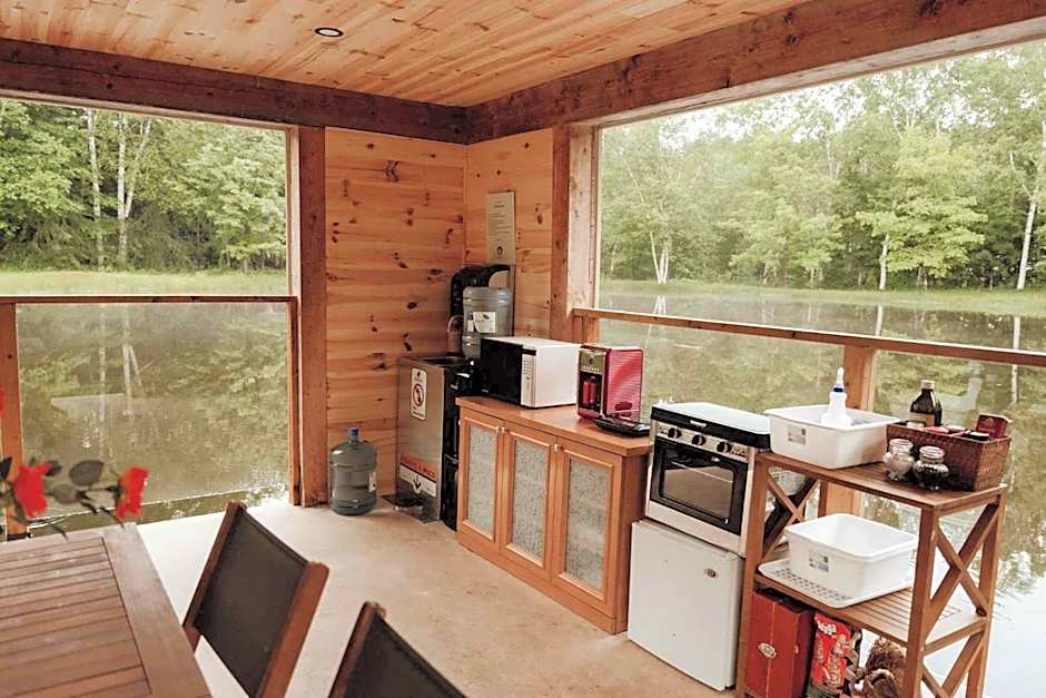 Chalet le Coyote Lac, Micro Ferme, Sentier Du Domaine, Vue Sur Les Monts, Idéal 2 4 Personnes