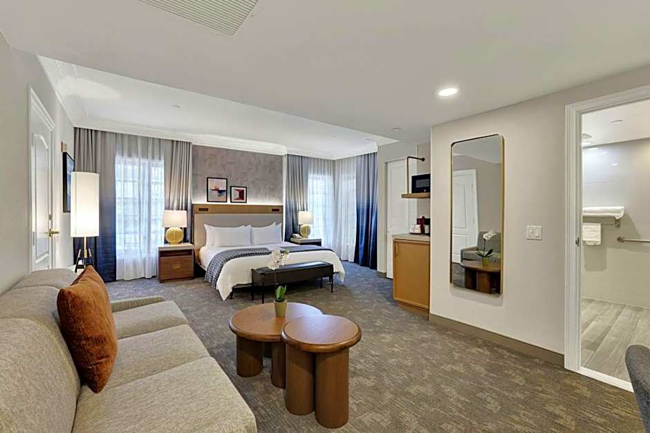 Best Western Plus Sunset Plaza Hotel