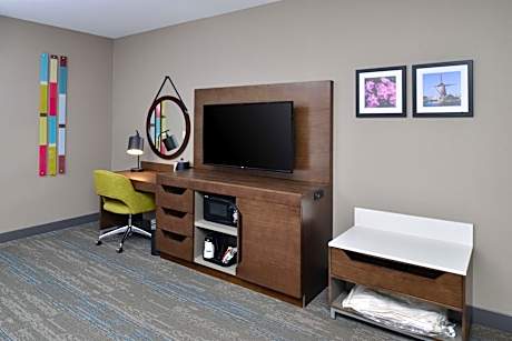 2 Queens Hearing Accessible Nonsmoking