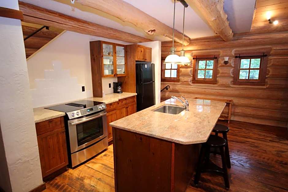 Snow Creek Cabins by Fernie Lodging Co
