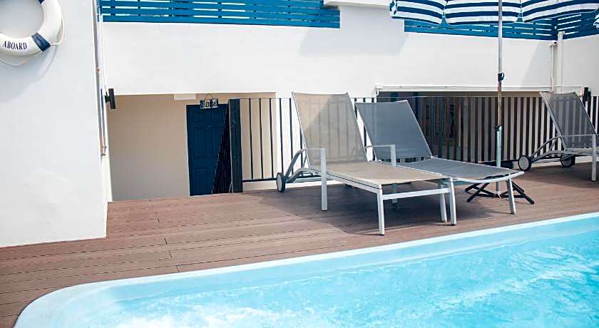 The Blue Pearl Kata Hotel