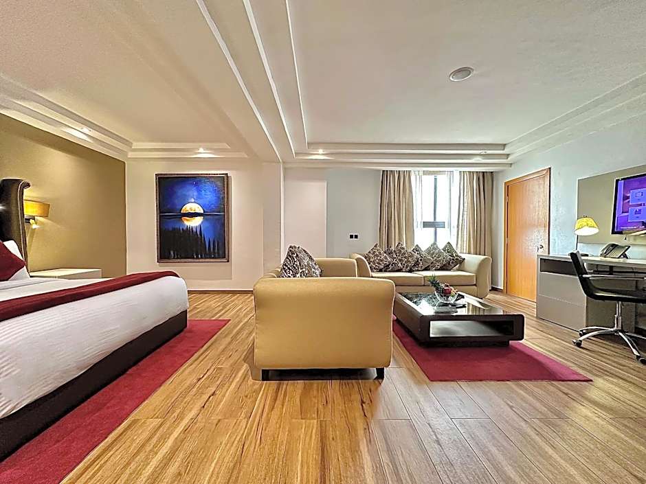 Victoria Crown Plaza Hotel
