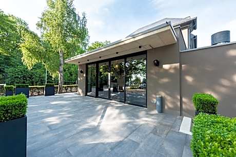 Airfield Living - Airport