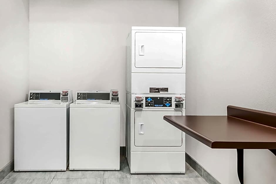 Hawthorn Suites By Wyndham Midland