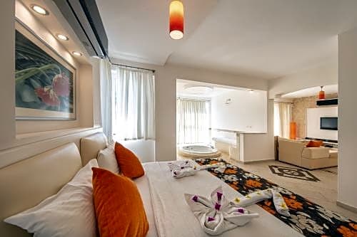 Golden Life Heights Deluxe Suite Hotel - Adult Only