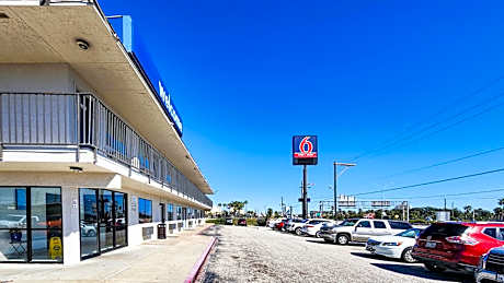 Studio 6 Galveston TX