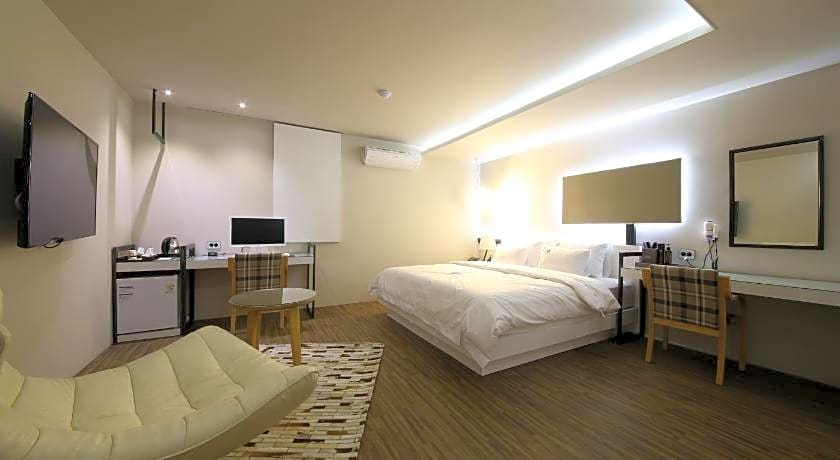 Avenue Hotel