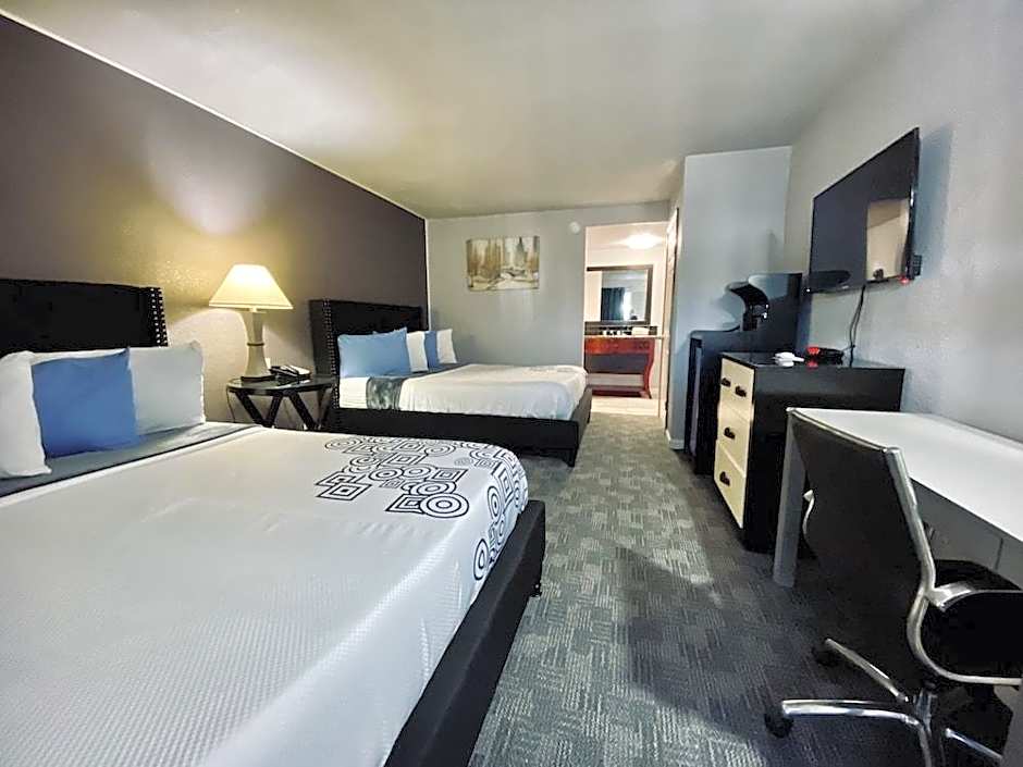 R Nite Star Inn and Suites -Home of the Cowboys & Rangers
