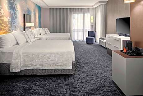 Suite, Multiple Beds (2 Queen Beds and 1 Double Sofa Bed)