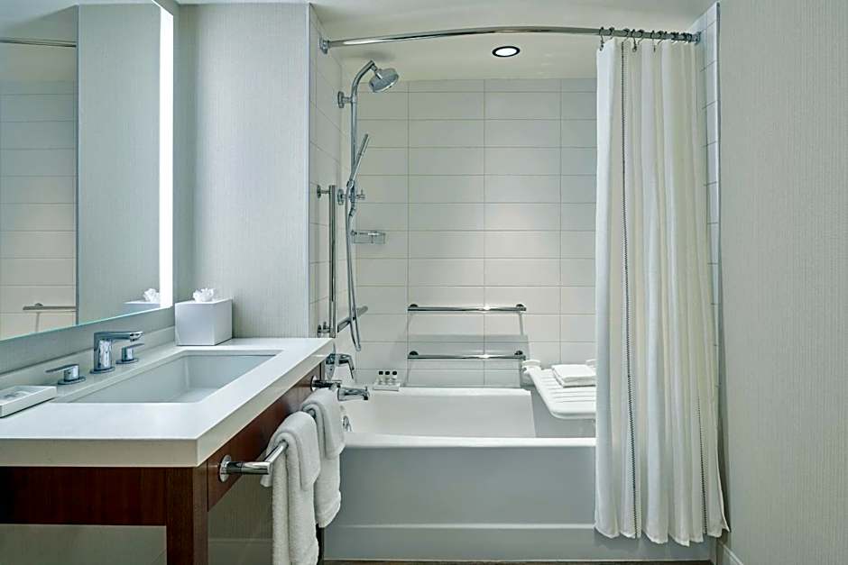 Delta Hotels by Marriott Denver Thornton