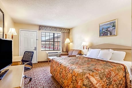 1 King Bed Non-Smoking