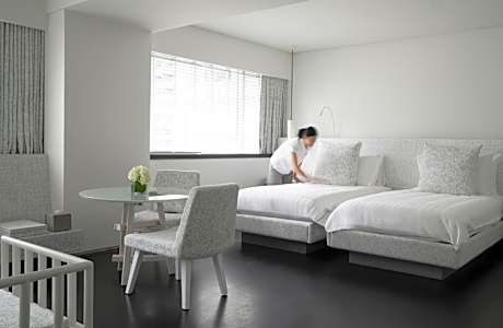 Metropolitan Room - King Bed