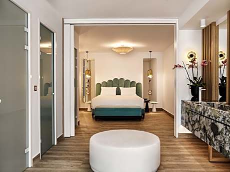 Honeymoon Suite with Sea View & Heated Pool