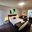 Crest Motor Inn