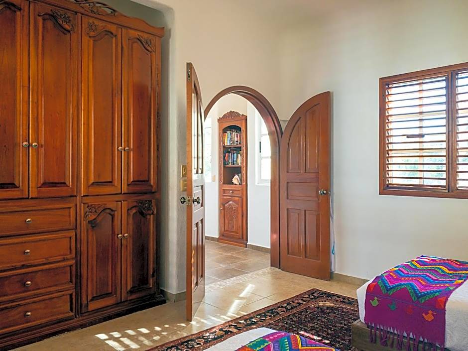 Casa Zarah - Hacienda Family Home - Pool and 2-Block to Beach