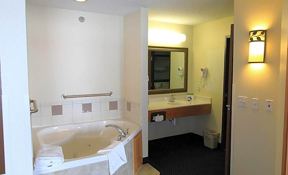 AmericInn by Wyndham Cedar Rapids/CID Airport