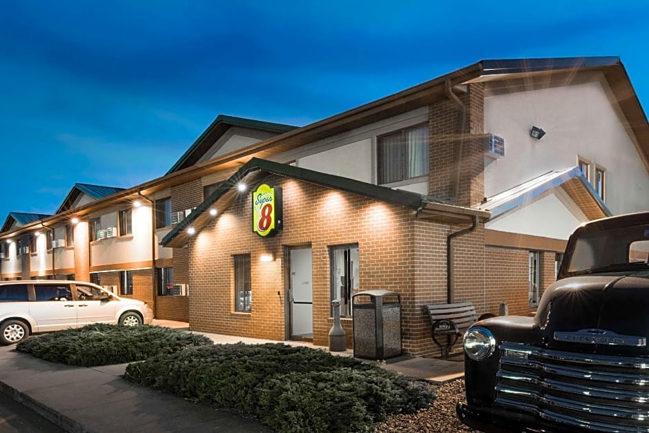 Super 8 by Wyndham Murdo
