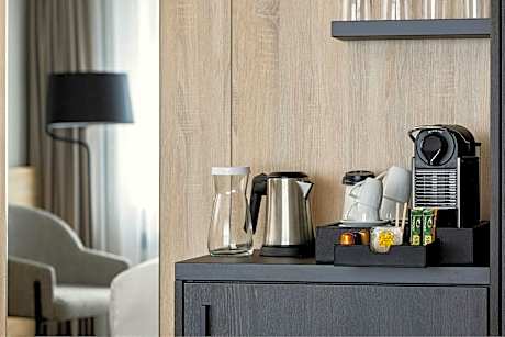 Club Room, M Club lounge access, Club Guest room, 1 King