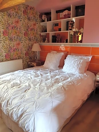 Chambre familiale avec piscine chauffée et jacuzzi