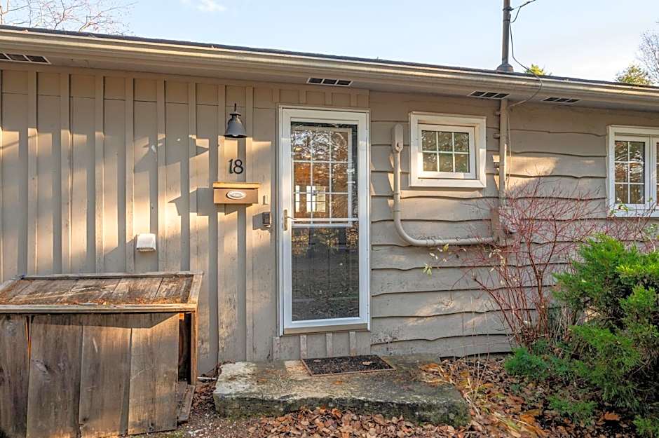 Serene Lakefront Retreat Explore & Unwind