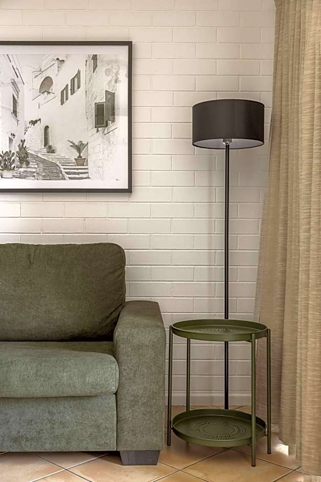 Main Beach Apartments